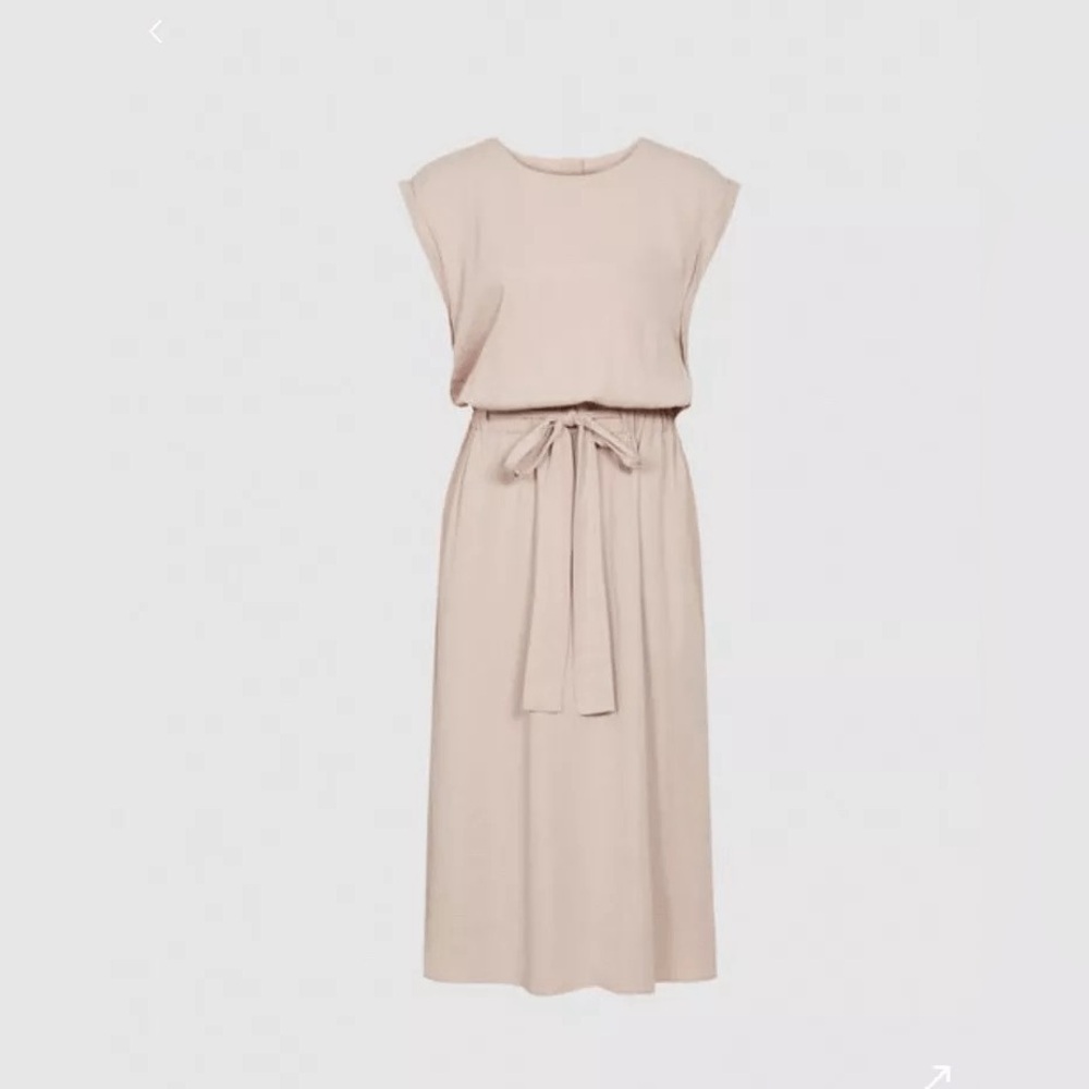 Elegant Beige Sleeveless Dress